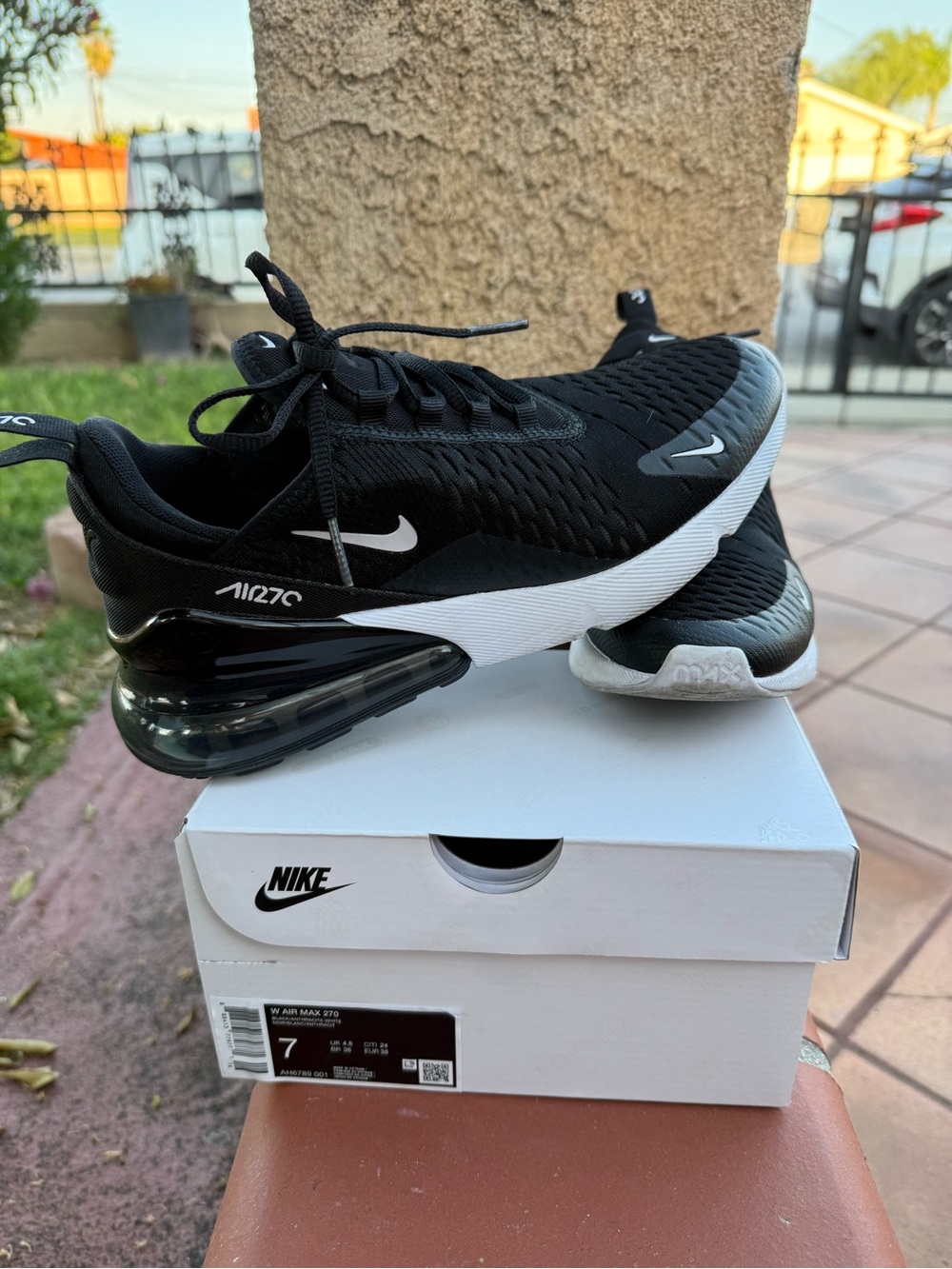 Nike Women’s Air Max 270 Sneakers (Size 7)